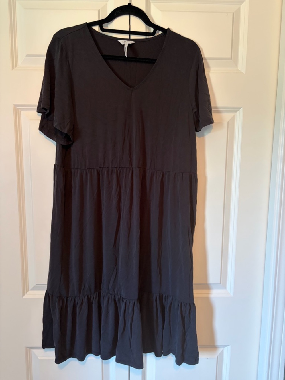 Relaxed V‑Neck Midi Dress in Charcoal